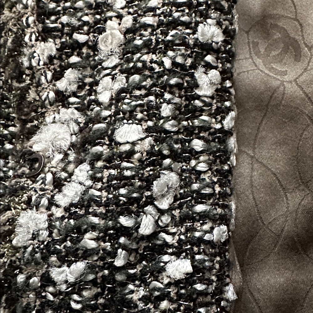Chanel Black and White Tweed Blazer Size 36 - Picture 13 of 15